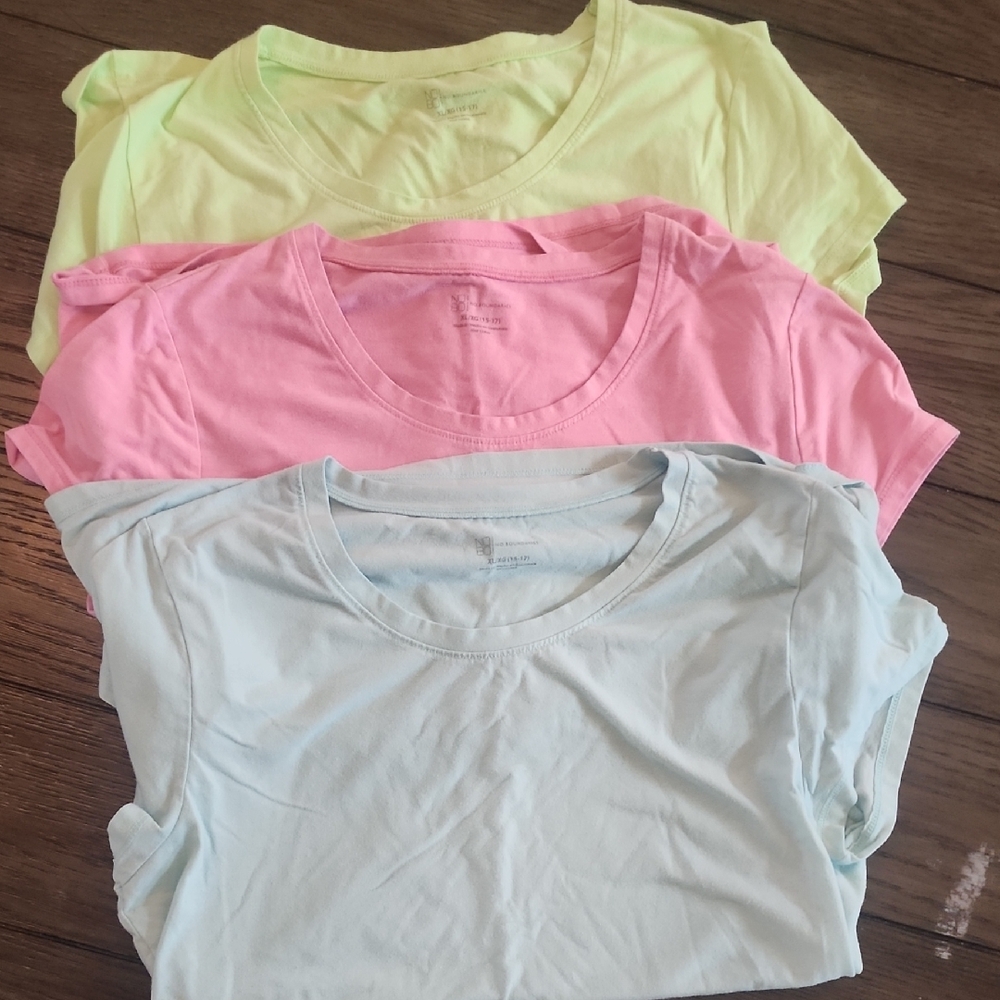 Pastel Women's T-Shirt Set (3) No Boundaries, Scoop Neck, Cap Sleeve